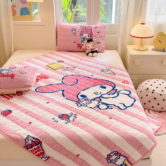 91家纺网 家纺一手货源 找家纺 希诺家居 2025新款正版授权三丽鸥大版牛奶绒床垫三件套床褥学生宿舍床垫 甜筒美乐蒂