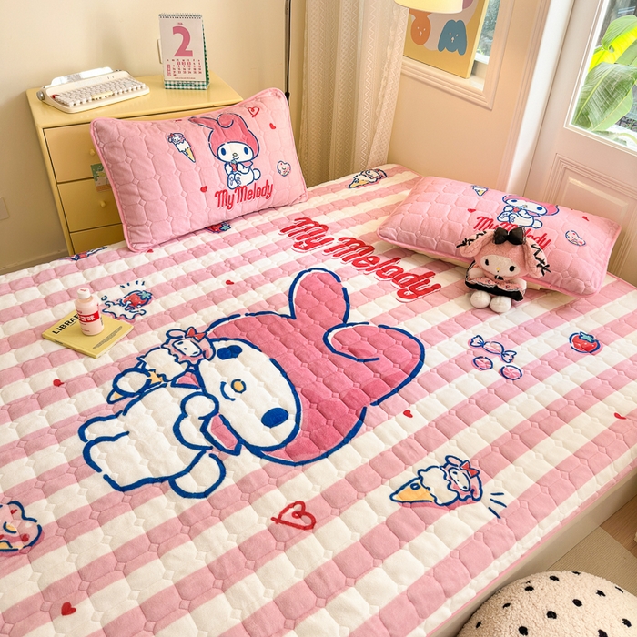 91家纺网 家纺一手货源 找家纺 希诺家居 2025新款正版授权三丽鸥大版牛奶绒床垫三件套床褥学生宿舍床垫 甜筒美乐蒂