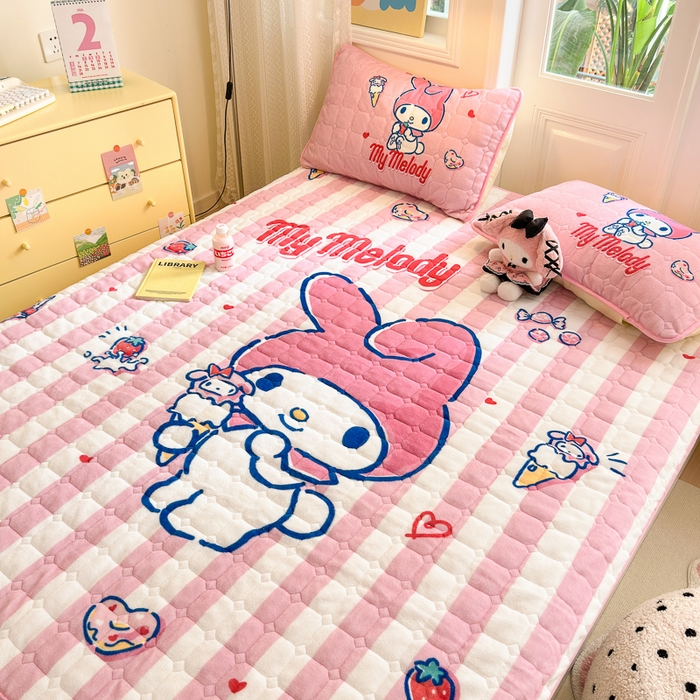 91家纺网 家纺一手货源 找家纺 希诺家居 2025新款正版授权三丽鸥大版牛奶绒床垫三件套床褥学生宿舍床垫 甜筒美乐蒂