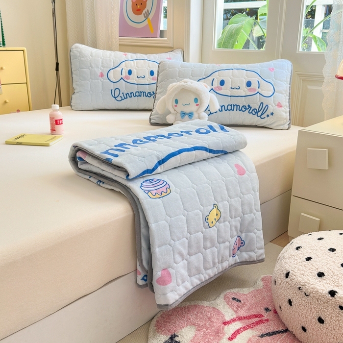 91家纺网 家纺一手货源 找家纺 希诺家居 2025新款正版授权三丽鸥大版牛奶绒床垫三件套床褥学生宿舍床垫 蛋糕玉桂狗