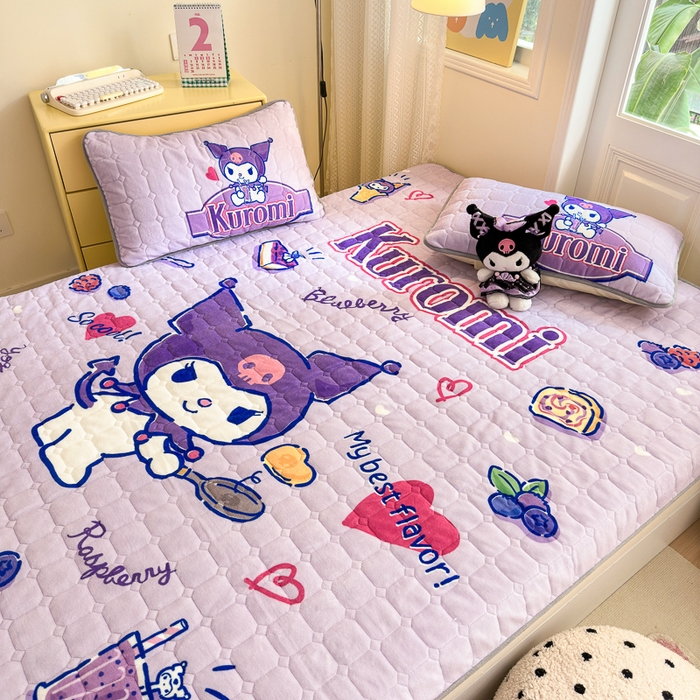 91家纺网 家纺一手货源 找家纺 希诺家居 2025新款正版授权三丽鸥大版牛奶绒床垫三件套床褥学生宿舍床垫 趣味库洛米