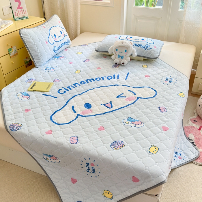 91家纺网 家纺一手货源 找家纺 希诺家居 2025新款正版授权三丽鸥大版牛奶绒床垫三件套床褥学生宿舍床垫 蛋糕玉桂狗