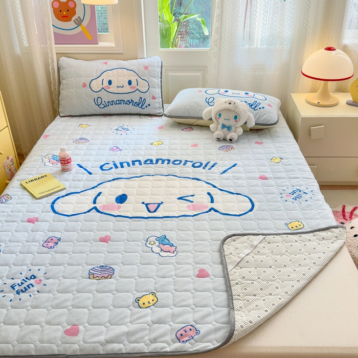 91家纺网 家纺一手货源 找家纺 希诺家居 2025新款正版授权三丽鸥大版牛奶绒床垫三件套床褥学生宿舍床垫 蛋糕玉桂狗