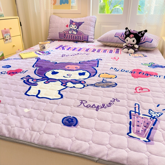 91家纺网 家纺一手货源 找家纺 希诺家居 2025新款正版授权三丽鸥大版牛奶绒床垫三件套床褥学生宿舍床垫 趣味库洛米