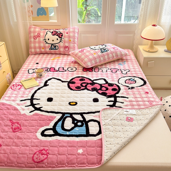 91家纺网 家纺一手货源 找家纺 （总）希诺家居 2025新款正版授权三丽鸥大版牛奶绒床垫三件套床褥学生宿舍床垫