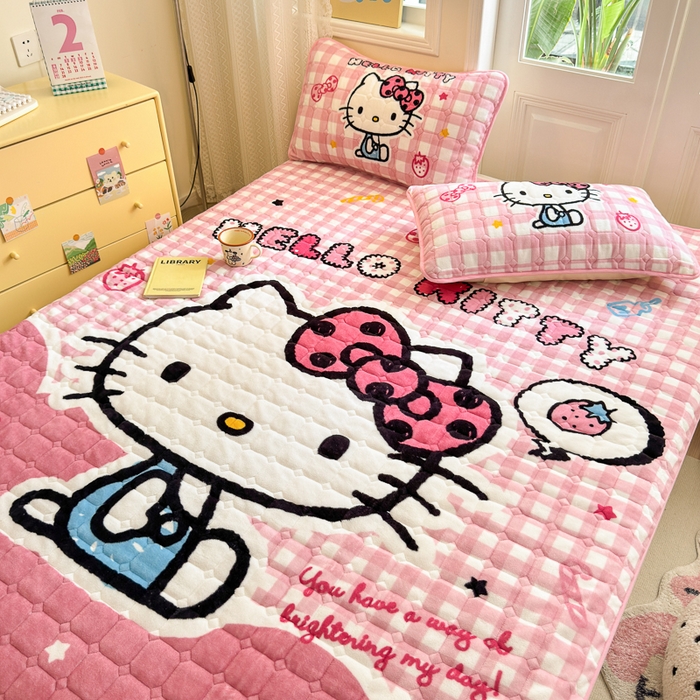 91家纺网 家纺一手货源 找家纺 希诺家居 2025新款正版授权三丽鸥大版牛奶绒床垫三件套床褥学生宿舍床垫 粉格kt