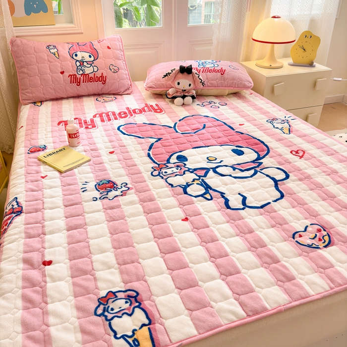 91家纺网 家纺一手货源 找家纺 希诺家居 2025新款正版授权三丽鸥大版牛奶绒床垫三件套床褥学生宿舍床垫 甜筒美乐蒂