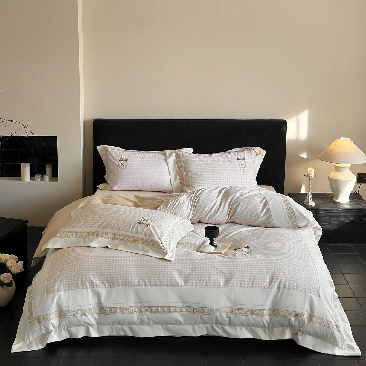 91家纺网 家纺一手货源 找家纺 MIU缪家居 2025新款100支全棉磨毛四件套-莫妮卡 莫妮卡-卡其