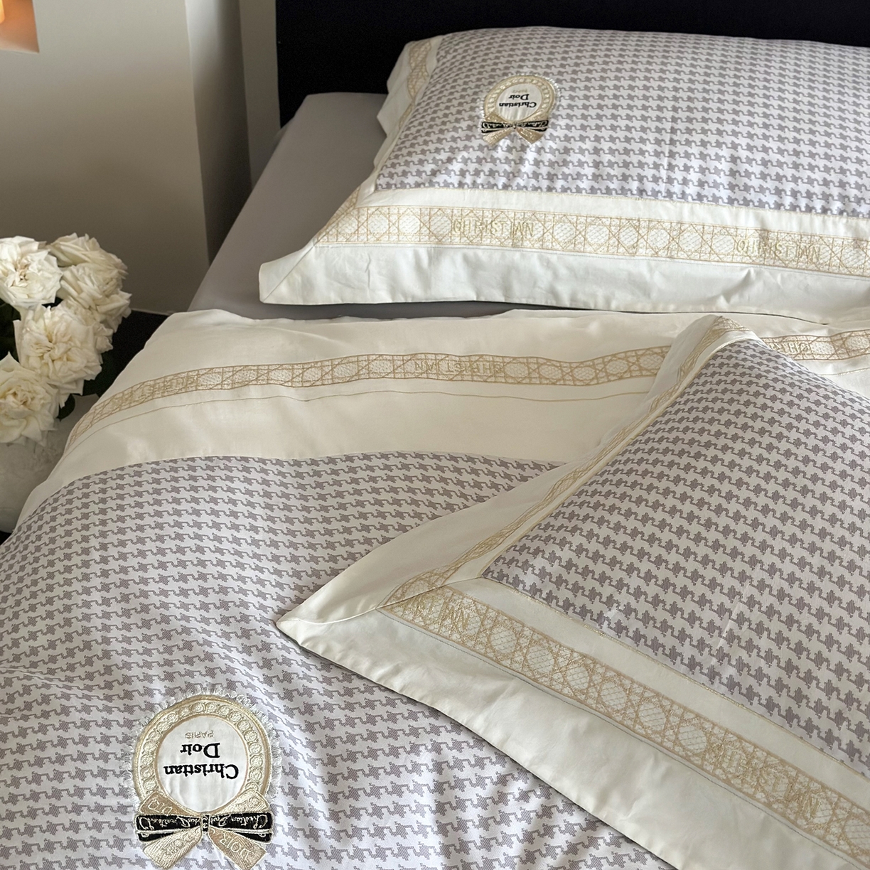 91家纺网 家纺一手货源 找家纺 MIU缪家居 2025新款100支全棉磨毛四件套-莫妮卡 莫妮卡-浅灰