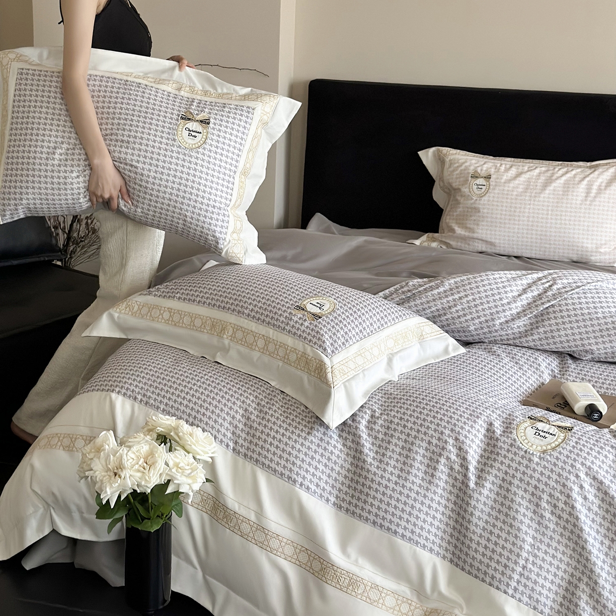 91家纺网 家纺一手货源 找家纺 MIU缪家居 2025新款100支全棉磨毛四件套-莫妮卡 莫妮卡-浅灰