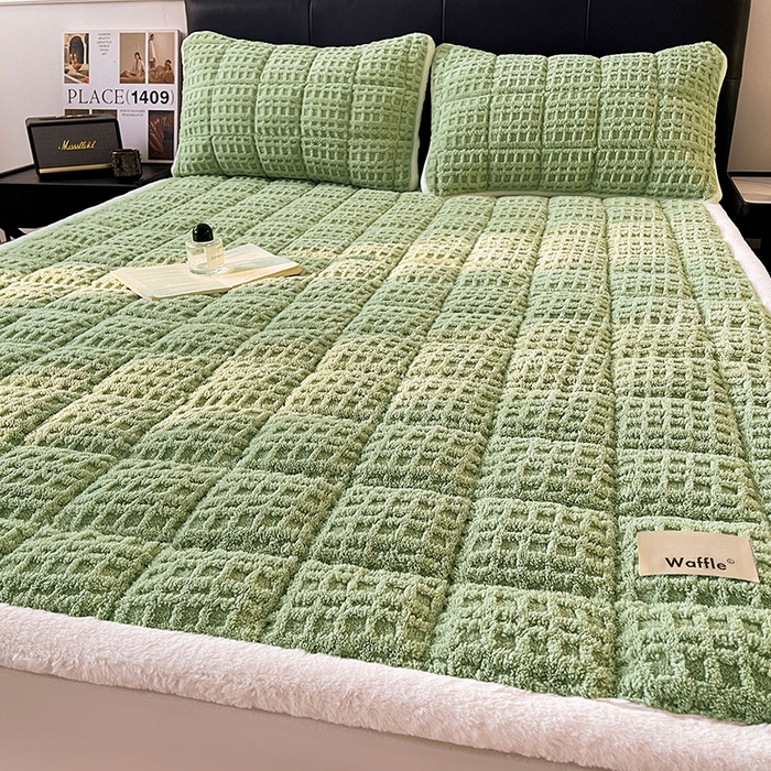 91家纺网 家纺一手货源 找家纺 喜居 2025新款舒棉绒华夫格床褥垫 茉绿