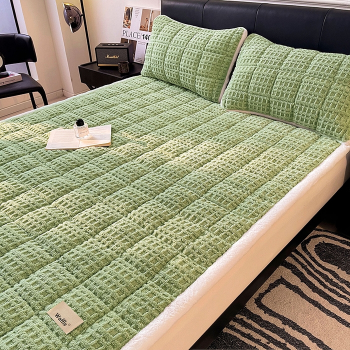 91家纺网 家纺一手货源 找家纺 喜居 2025新款舒棉绒华夫格床褥垫 茉绿