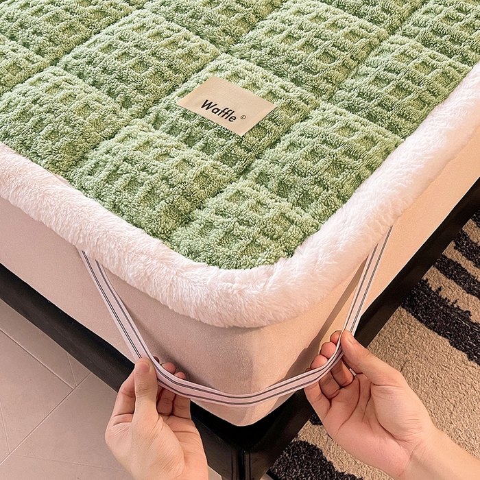 91家纺网 家纺一手货源 找家纺 喜居 2025新款舒棉绒华夫格床褥垫 茉绿