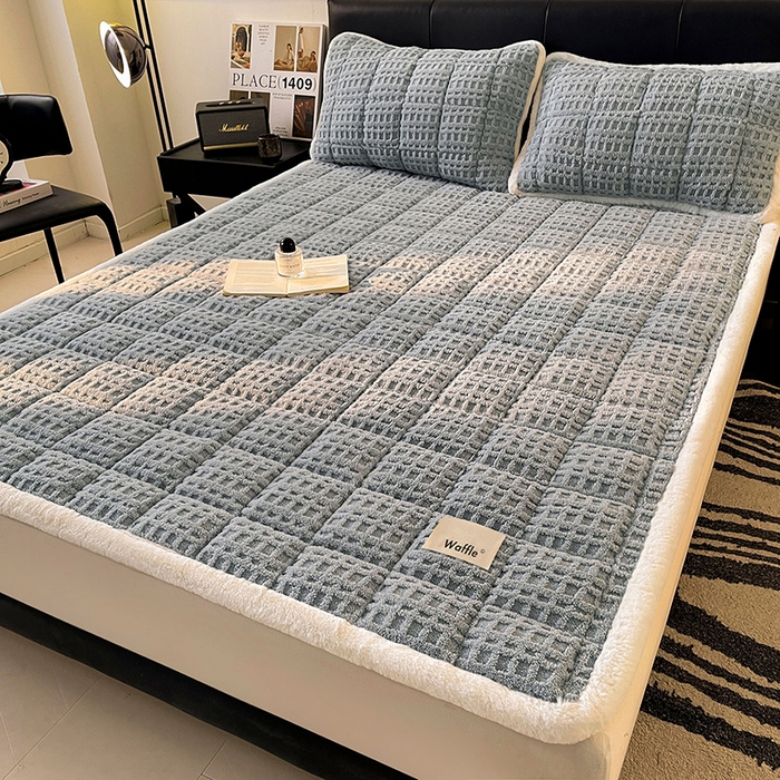 91家纺网 家纺一手货源 找家纺 喜居 2025新款舒棉绒华夫格床褥垫 雅灰
