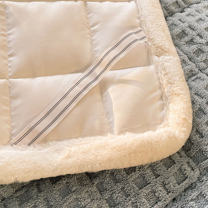 91家纺网 家纺一手货源 找家纺 喜居 2025新款舒棉绒华夫格床褥垫 雅灰