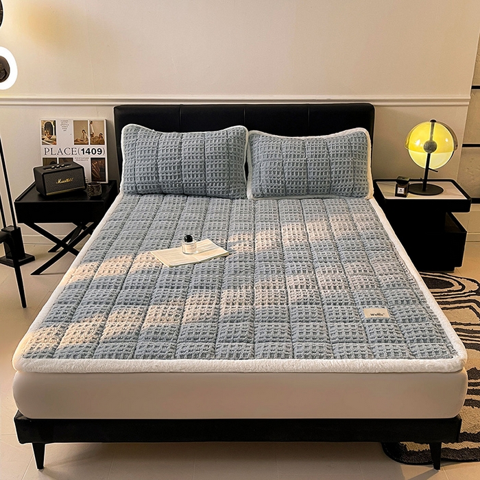 91家纺网 家纺一手货源 找家纺 喜居 2025新款舒棉绒华夫格床褥垫 雅灰