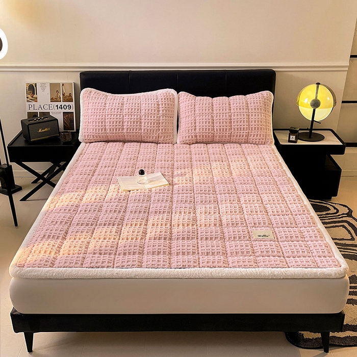 91家纺网 家纺一手货源 找家纺 喜居 2025新款舒棉绒华夫格床褥垫 -柔粉