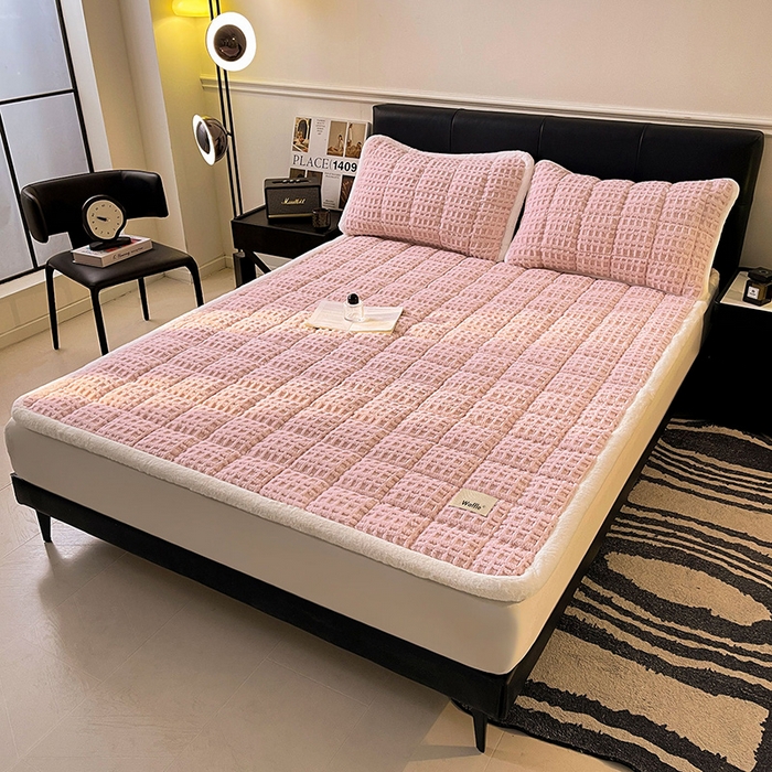 91家纺网 家纺一手货源 找家纺 喜居 2025新款舒棉绒华夫格床褥垫 -柔粉