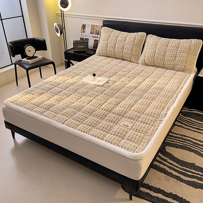 91家纺网 家纺一手货源 找家纺 喜居 2025新款舒棉绒华夫格床褥垫 奶咖