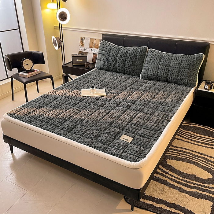 91家纺网 家纺一手货源 找家纺 喜居 2025新款舒棉绒华夫格床褥垫 暖灰