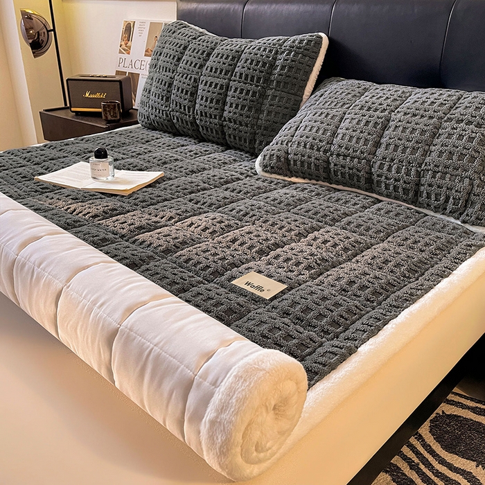 91家纺网 家纺一手货源 找家纺 喜居 2025新款舒棉绒华夫格床褥垫 暖灰