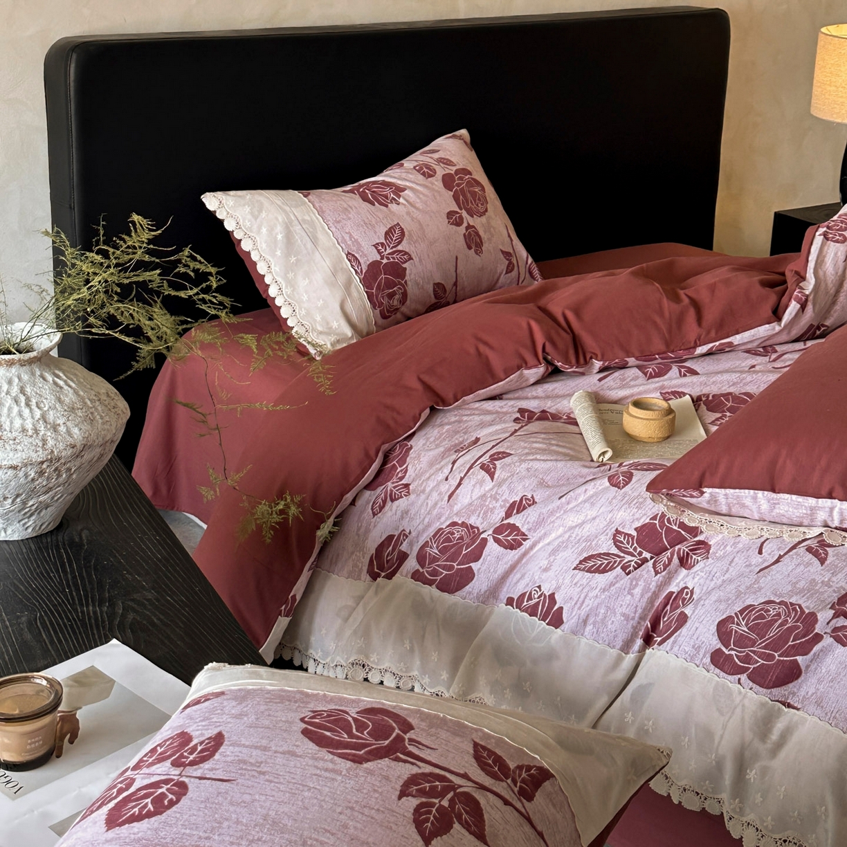 91家纺网 家纺一手货源 找家纺 宜代光年 2025新款全棉磨毛花边四件套 岁月留声～红