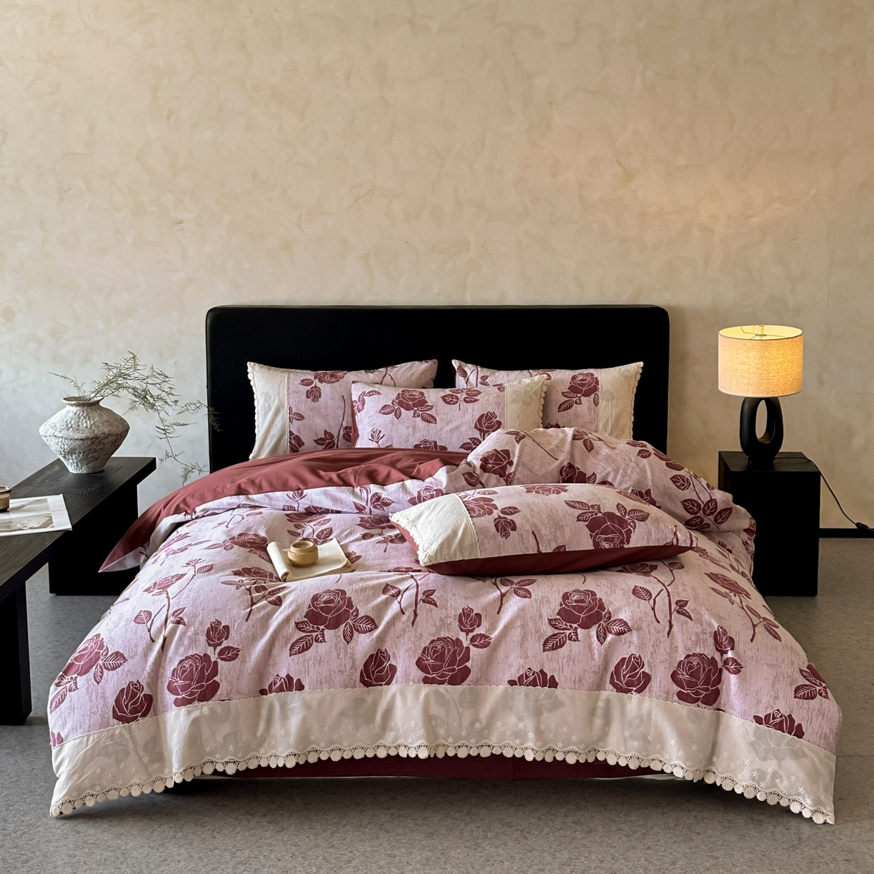 91家纺网 家纺一手货源 找家纺 宜代光年 2025新款全棉磨毛花边四件套 岁月留声～红