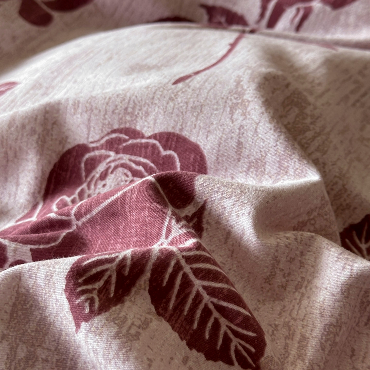 91家纺网 家纺一手货源 找家纺 宜代光年 2025新款全棉磨毛花边四件套 岁月留声～红