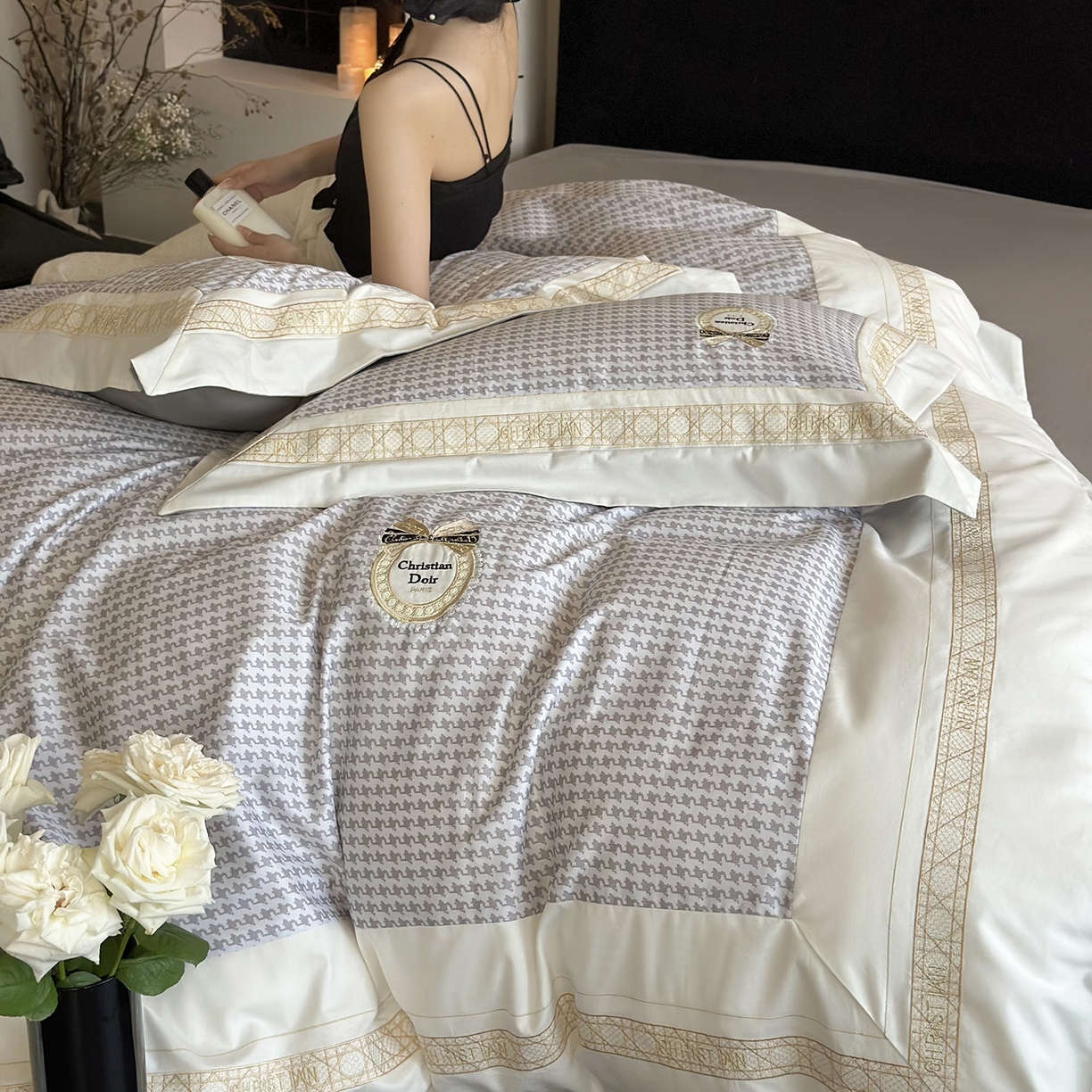 91家纺网 家纺一手货源 找家纺 MIU缪家居 2025新款100支全棉磨毛四件套-莫妮卡 莫妮卡-浅灰