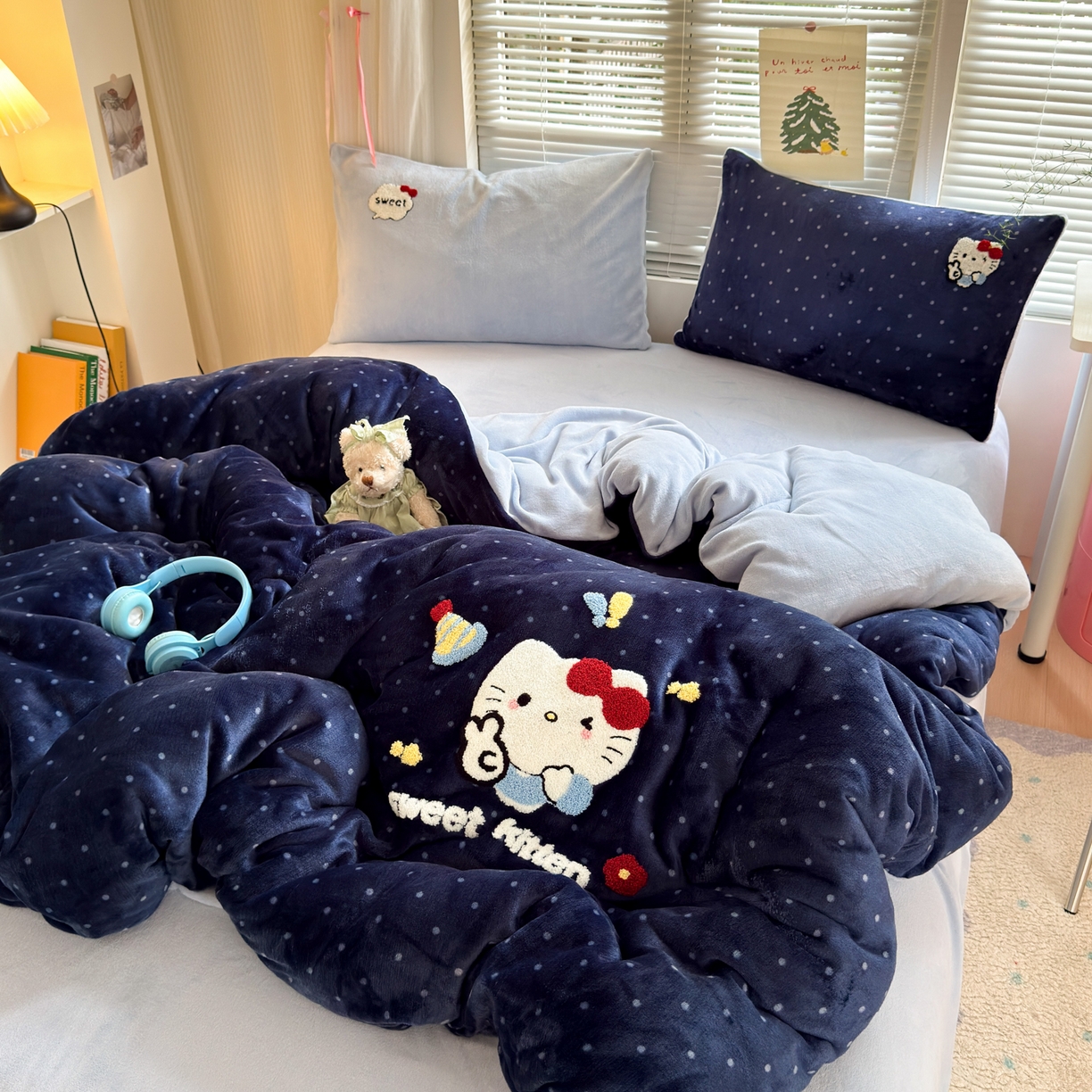 91家纺网 家纺一手货源 找家纺 一霖家纺 2025新款小清新牛奶绒毛巾绣四件套-第一波 波点萌猫绒