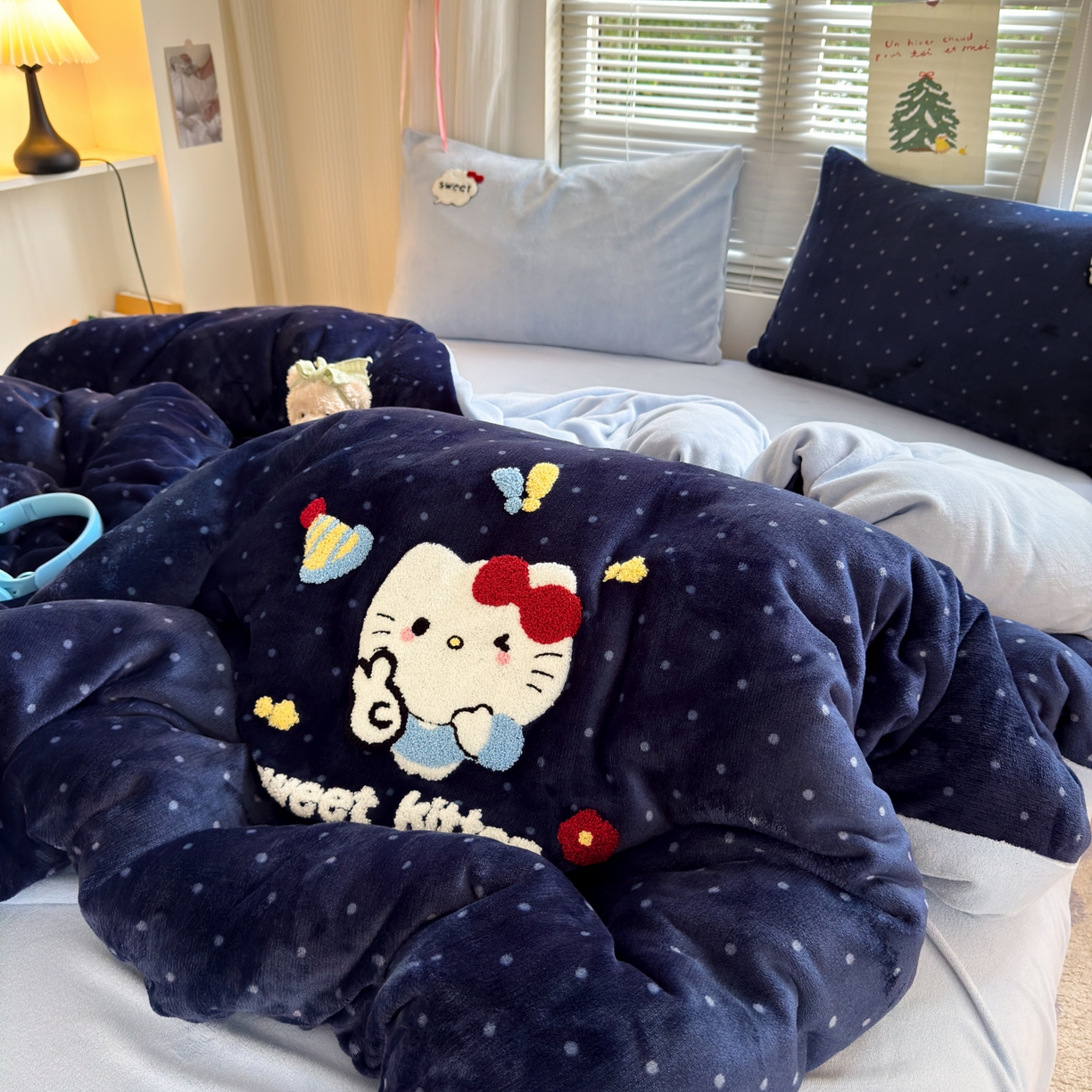 91家纺网 家纺一手货源 找家纺 一霖家纺 2025新款小清新牛奶绒毛巾绣四件套-第一波 波点萌猫绒