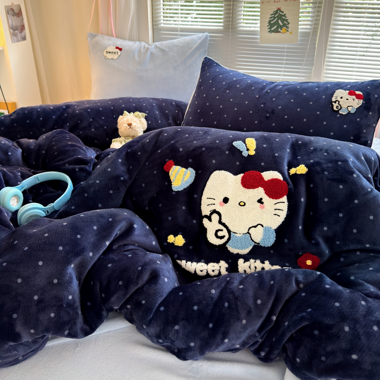 91家纺网 家纺一手货源 找家纺 一霖家纺 2025新款小清新牛奶绒毛巾绣四件套-第一波 波点萌猫绒