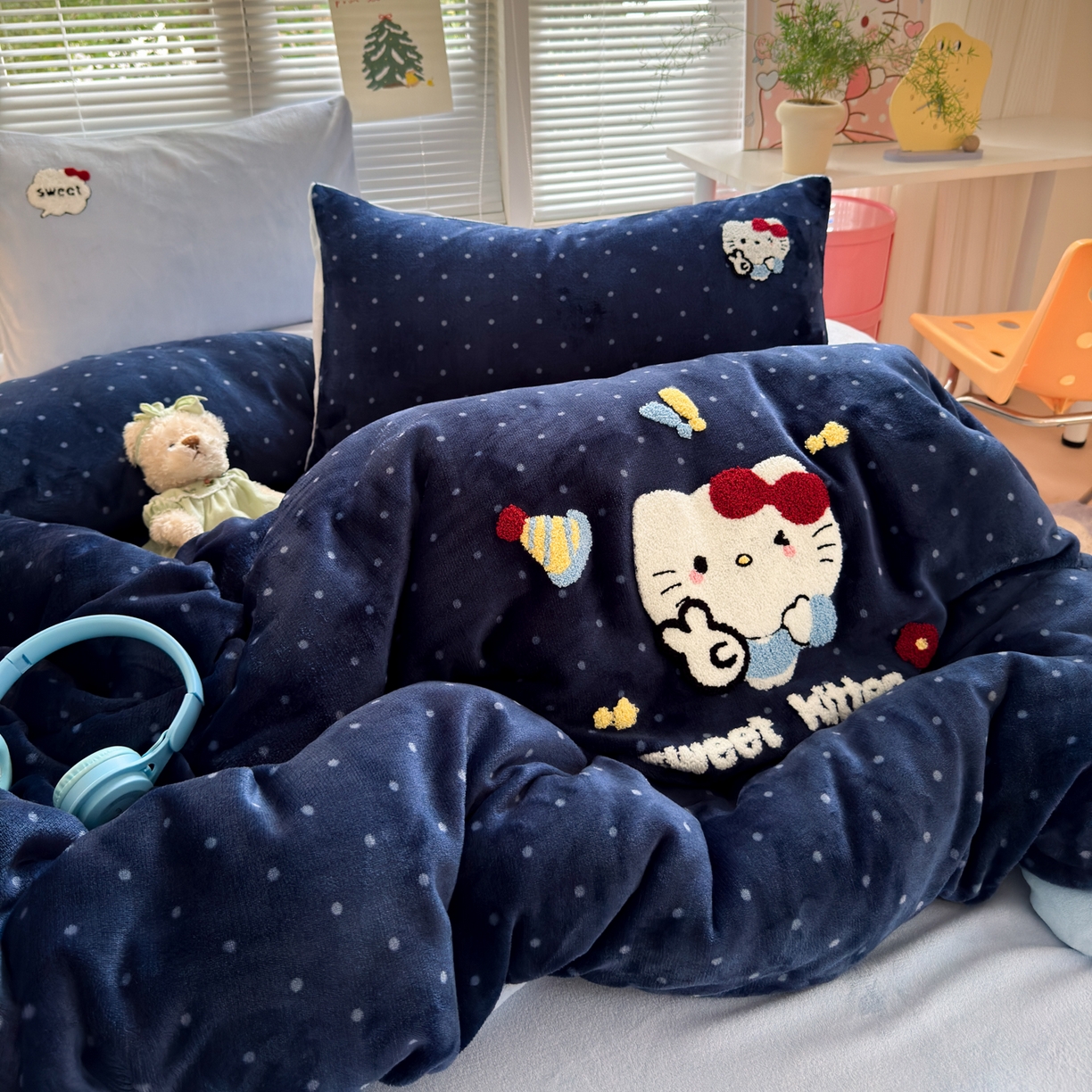 91家纺网 家纺一手货源 找家纺 一霖家纺 2025新款小清新牛奶绒毛巾绣四件套-第一波 波点萌猫绒