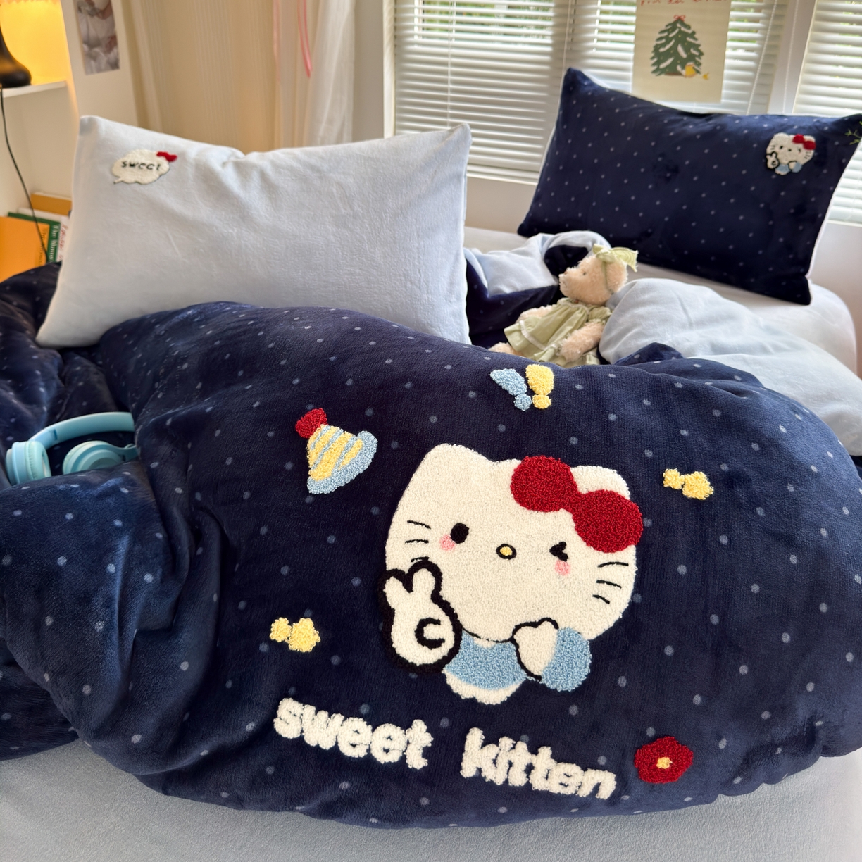 91家纺网 家纺一手货源 找家纺 一霖家纺 2025新款小清新牛奶绒毛巾绣四件套-第一波 波点萌猫绒