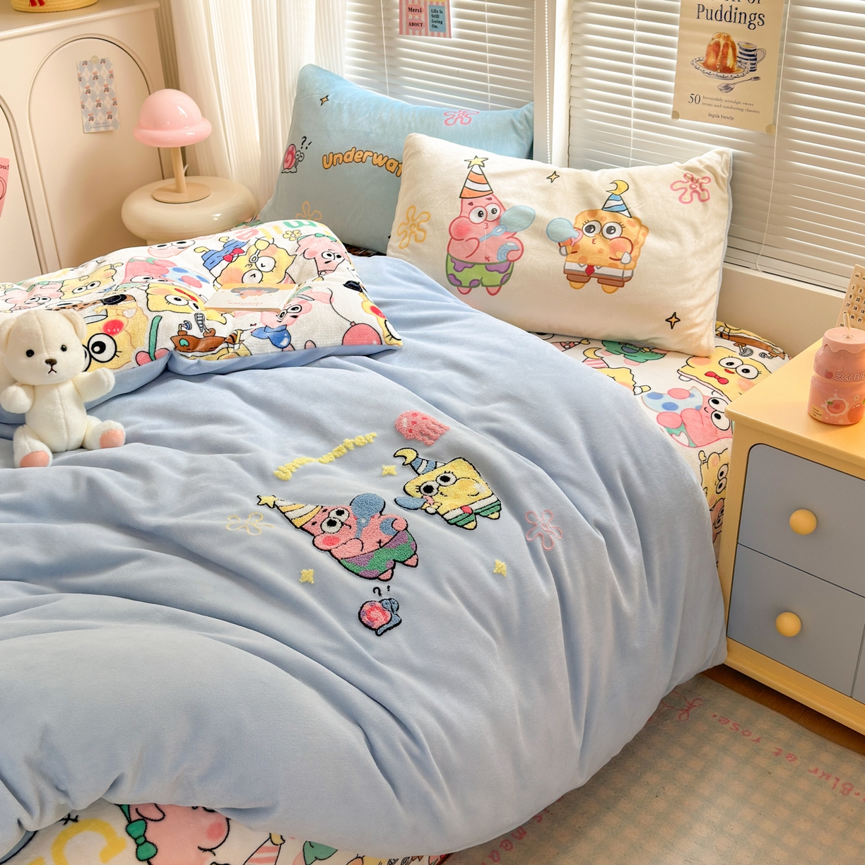 91家纺网 家纺一手货源 找家纺 一霖家纺 2025新款小清新牛奶绒毛巾绣四件套-第一波 吹泡泡的海宝