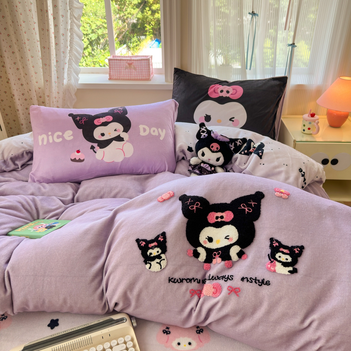 91家纺网 家纺一手货源 找家纺 一霖家纺 2025新款小清新牛奶绒毛巾绣四件套-第一波 黑库米米绒