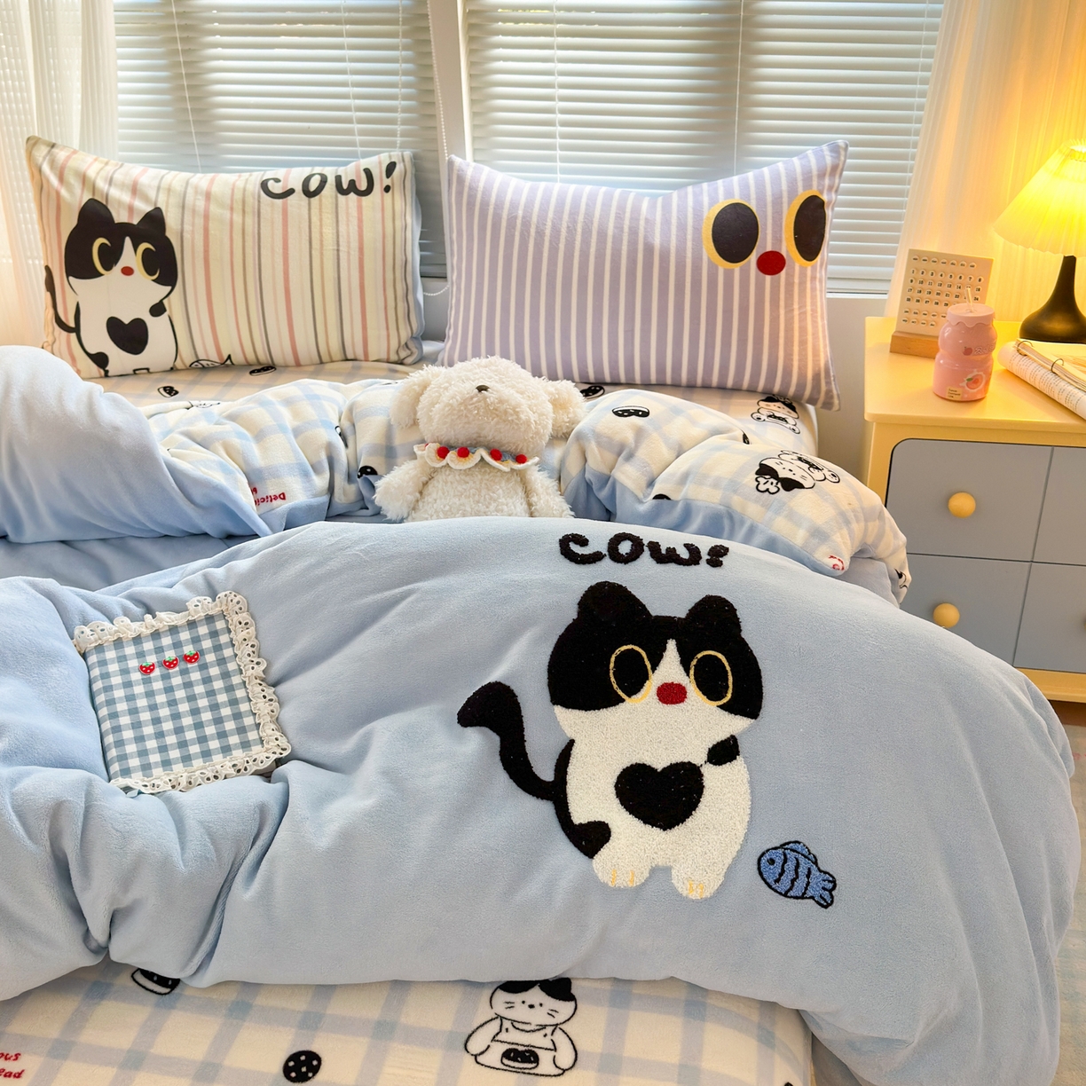 91家纺网 家纺一手货源 找家纺 一霖家纺 2025新款小清新牛奶绒毛巾绣四件套-第一波 黑色小猫