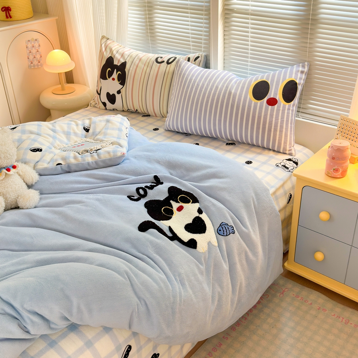 91家纺网 家纺一手货源 找家纺 一霖家纺 2025新款小清新牛奶绒毛巾绣四件套-第一波 黑色小猫