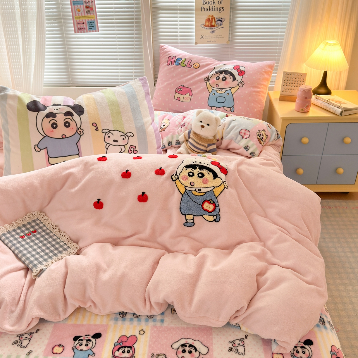 91家纺网 家纺一手货源 找家纺 一霖家纺 2025新款小清新牛奶绒毛巾绣四件套-第一波 苹果新新