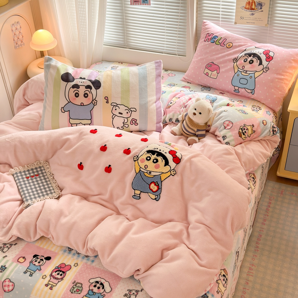 91家纺网 家纺一手货源 找家纺 一霖家纺 2025新款小清新牛奶绒毛巾绣四件套-第一波 苹果新新