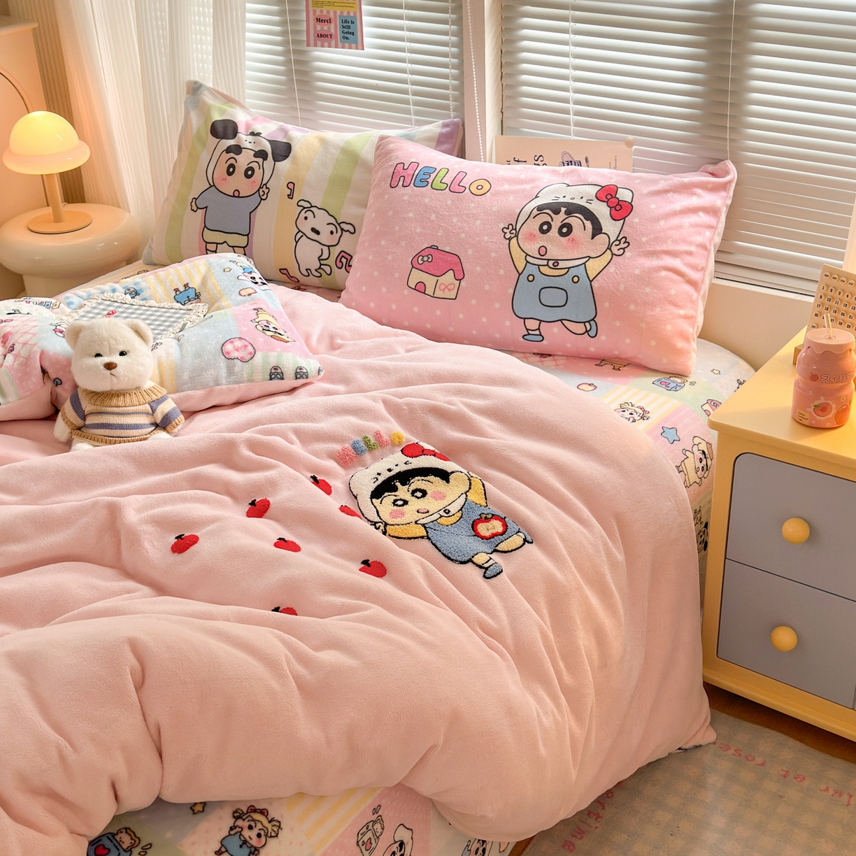 91家纺网 家纺一手货源 找家纺 一霖家纺 2025新款小清新牛奶绒毛巾绣四件套-第一波 苹果新新