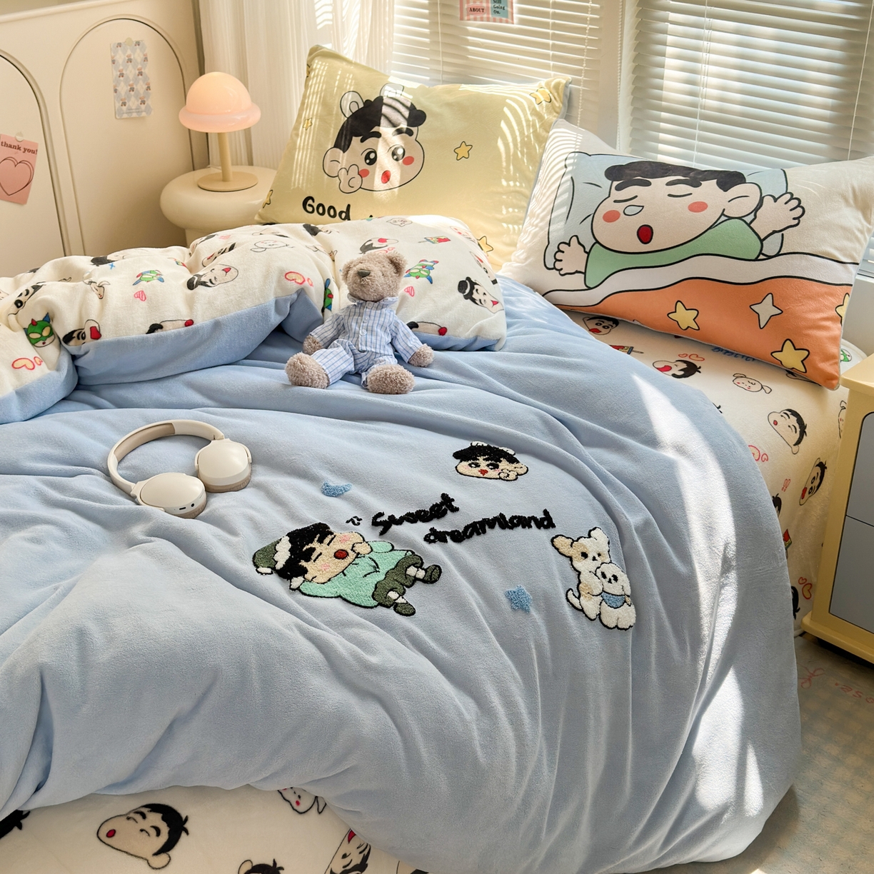 91家纺网 家纺一手货源 找家纺 一霖家纺 2025新款小清新牛奶绒毛巾绣四件套-第一波 晚安小新绒