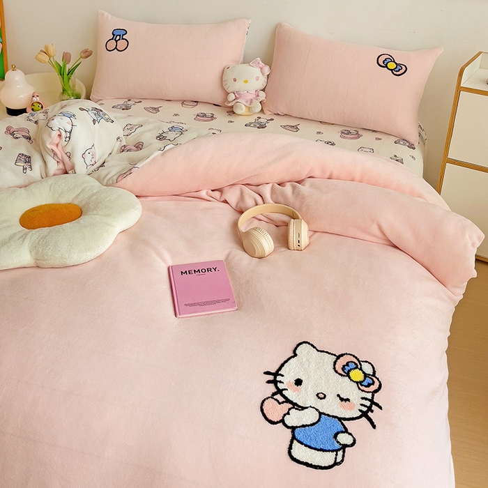 91家纺网 家纺一手货源 找家纺 一霖家纺 2025新款小清新牛奶绒毛巾绣四件套-第一波 BiuBiu猫