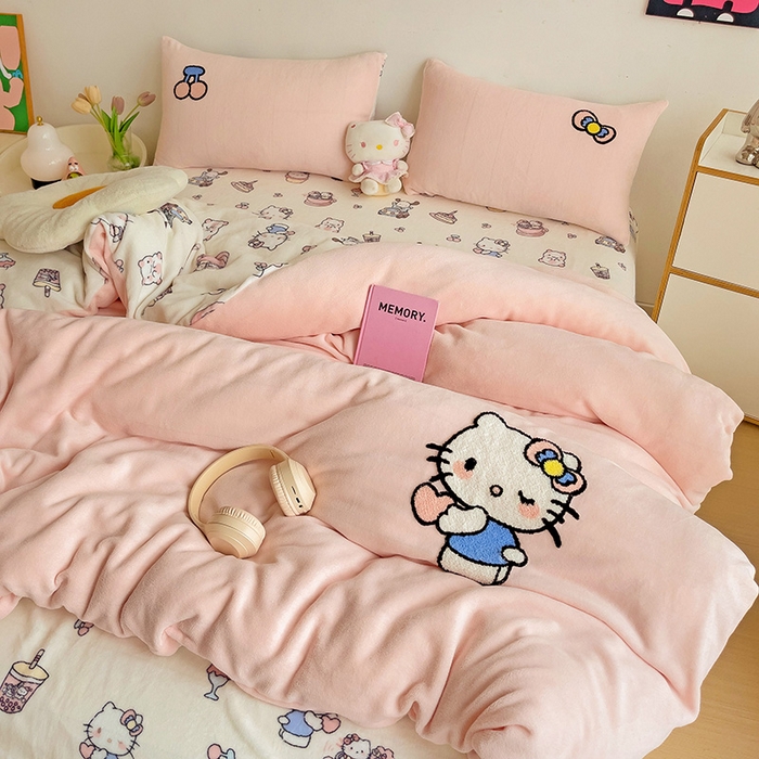 91家纺网 家纺一手货源 找家纺 一霖家纺 2025新款小清新牛奶绒毛巾绣四件套-第一波 BiuBiu猫