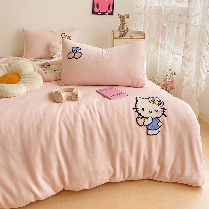 91家纺网 家纺一手货源 找家纺 一霖家纺 2025新款小清新牛奶绒毛巾绣四件套-第一波 BiuBiu猫