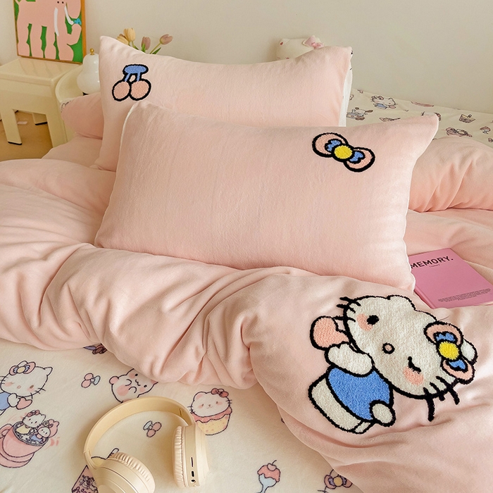 91家纺网 家纺一手货源 找家纺 一霖家纺 2025新款小清新牛奶绒毛巾绣四件套-第一波 BiuBiu猫