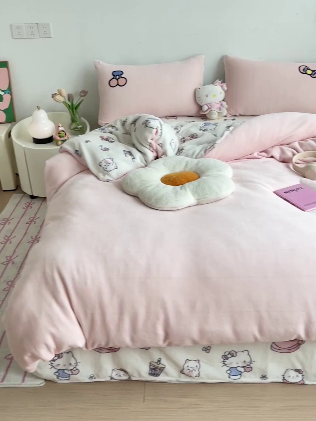 91家纺网 家纺一手货源 找家纺 一霖家纺 2025新款小清新牛奶绒毛巾绣四件套-第一波 BiuBiu猫