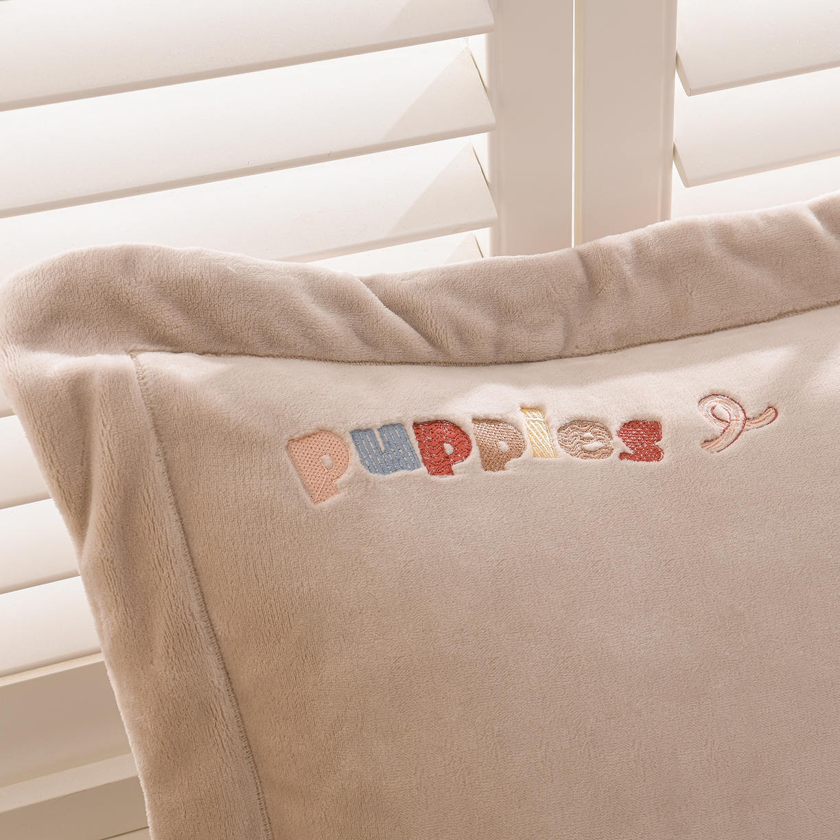 91家纺网 家纺一手货源 找家纺 （总）金昱纺 2025新款230克柔软高克重牛奶绒贴布绣四件套