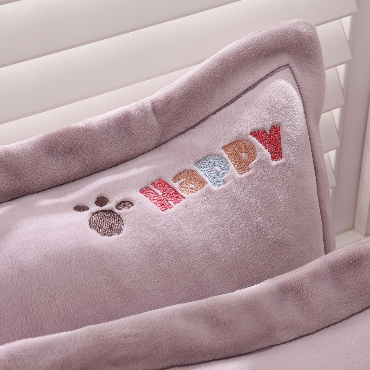 91家纺网 家纺一手货源 找家纺 金昱纺 2025新款230克柔软高克重牛奶绒贴布绣四件套 可爱联盟-浅紫