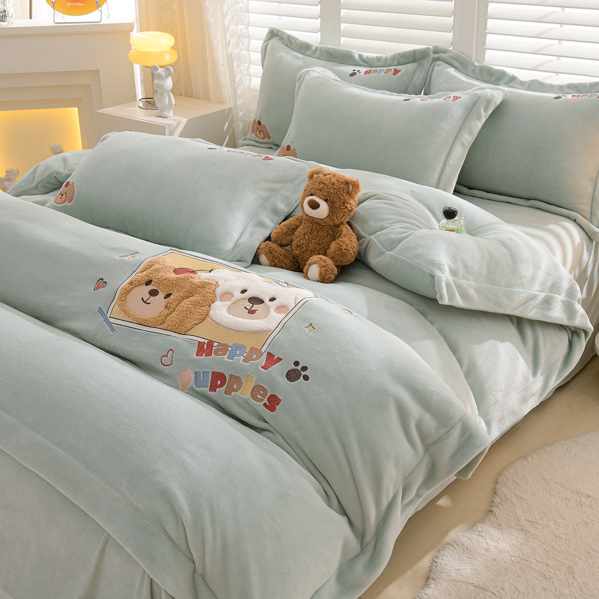 金昱纺 2025新款230克柔软高克重牛奶绒贴布绣四件套 可爱联盟-浅蓝绿